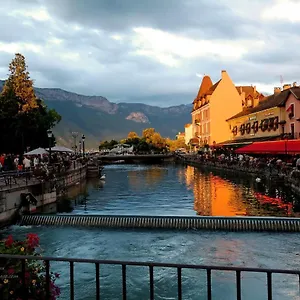 Joli Proche Vieille + Parking Annecy
